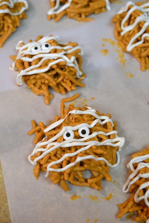 Mummy Haystack Cookies