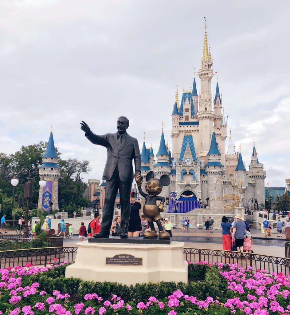 Walt Disney Mickey Mouse Statue Cinderella Castle Disney Magic Kingdom
