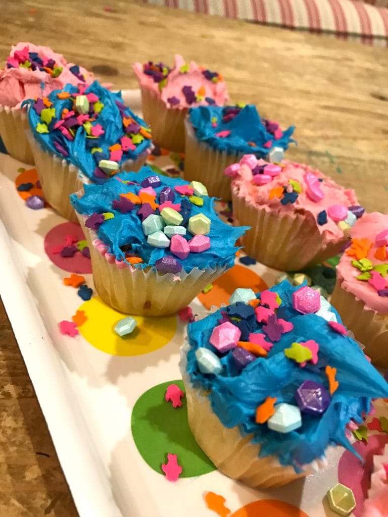 trolls party cupcakes