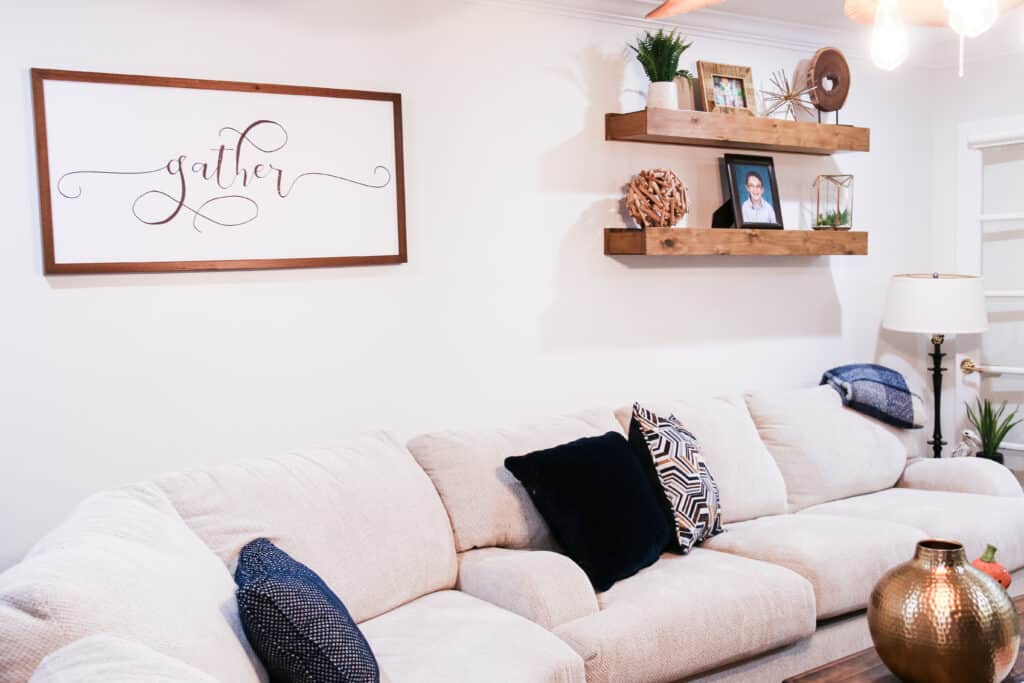 Mixing metal and wood in living room 