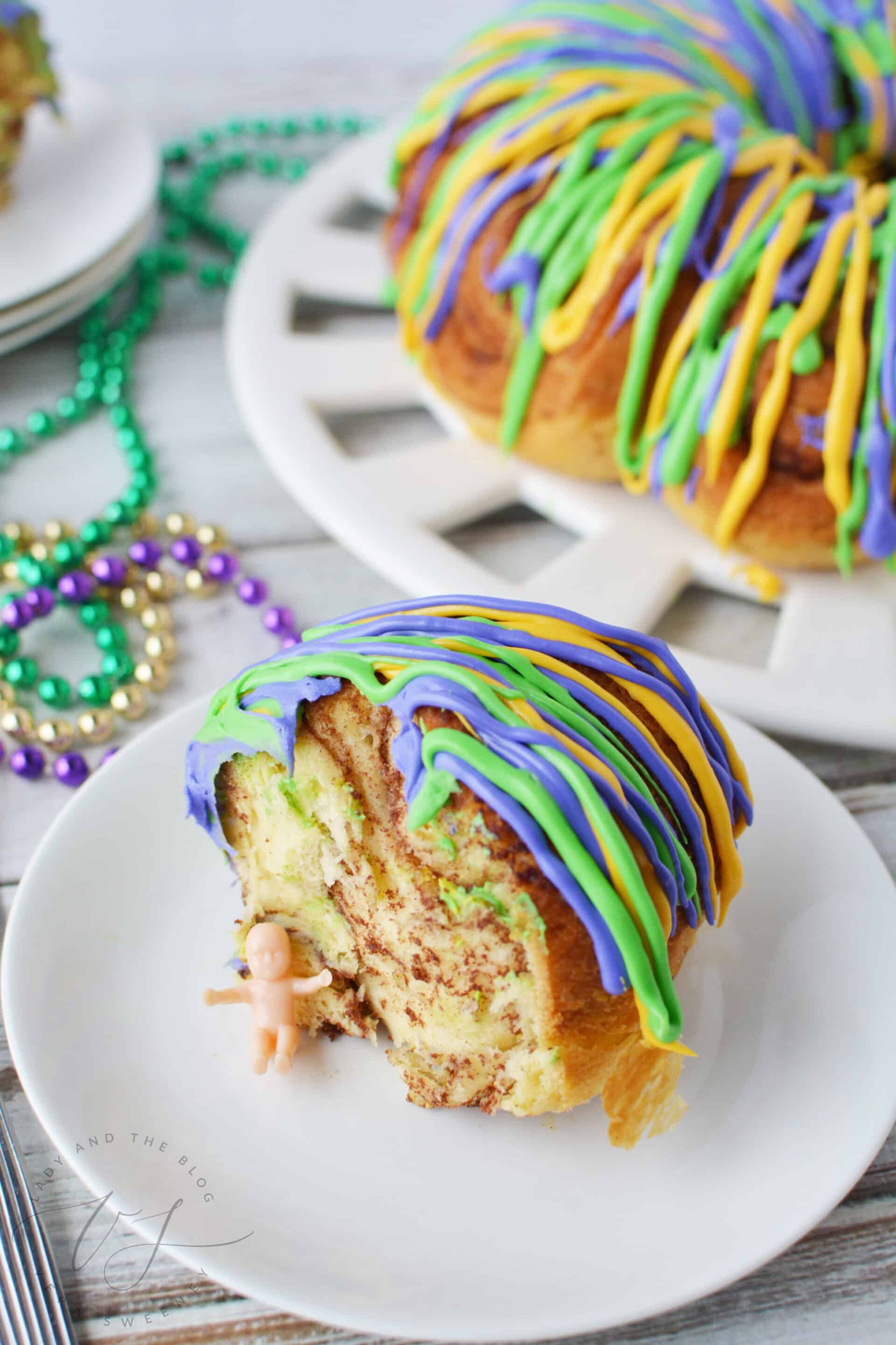 Easy King Cake Recipe For Mardi Gras - Cinnamon Roll King Cake