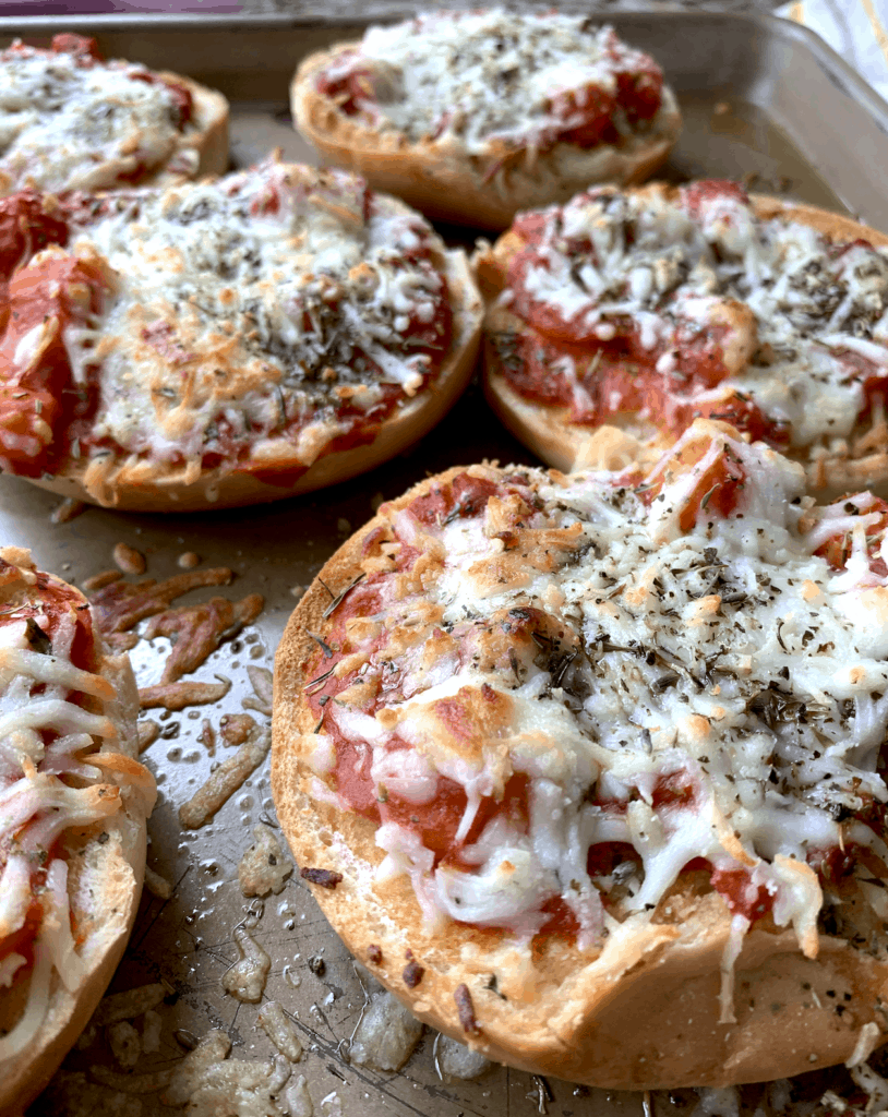 How to make pizza bagels
