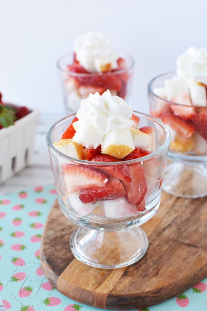 strawberry shortcake trifle recipe