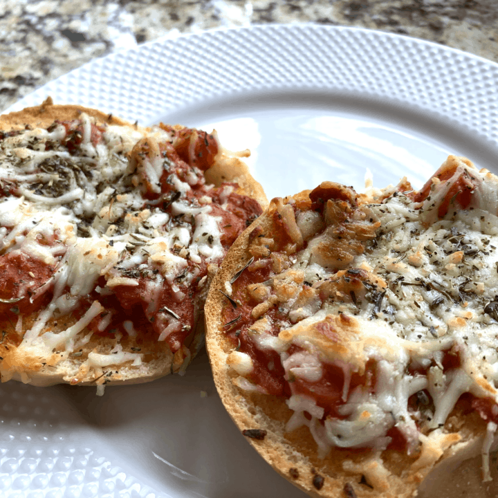 homemade pizza bagels
