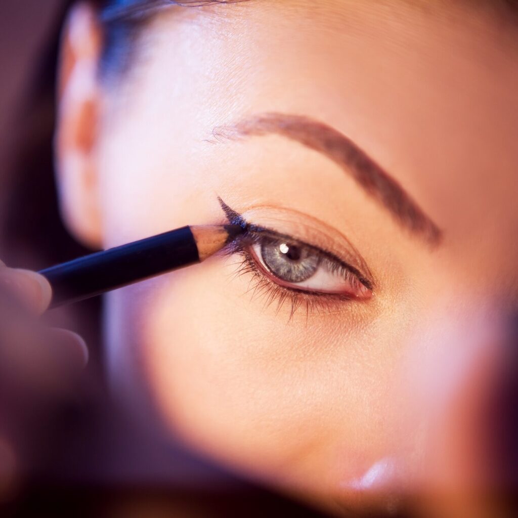 black eyeliner